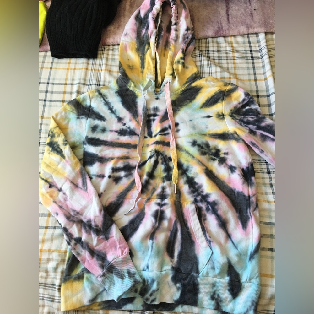 Tye dye long sleeve thin pullover